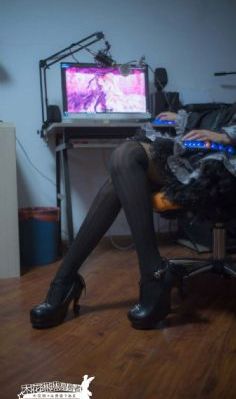 黑丝美女被插出水了啊大家在线_完整版电影在线观看
