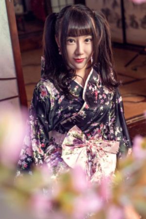 魔女当众被迫高潮h_720在线观看视频