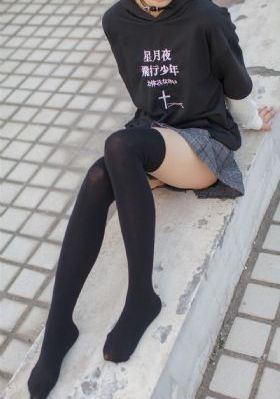 客厅挺进美艳老师后臀av_剧情片高清迅雷在线观看